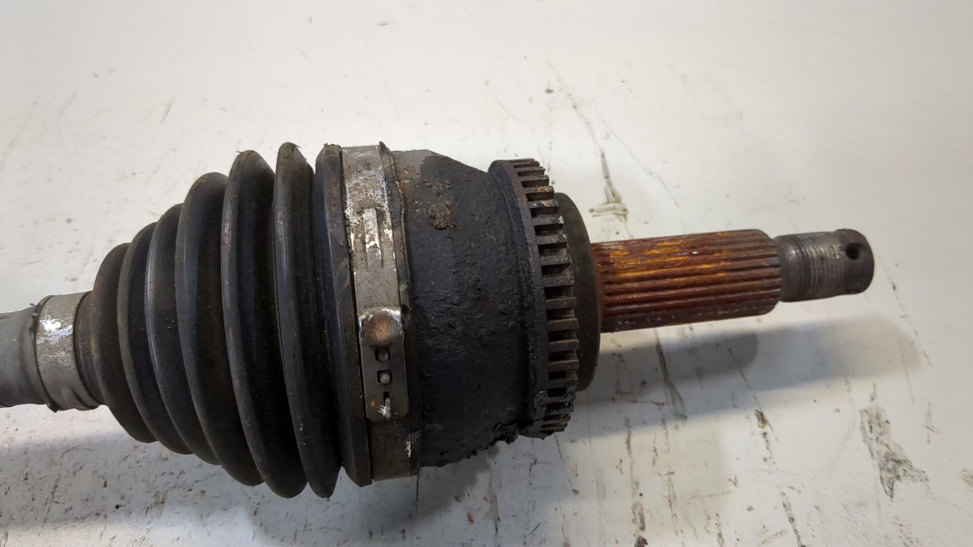 Полуось передняя левая