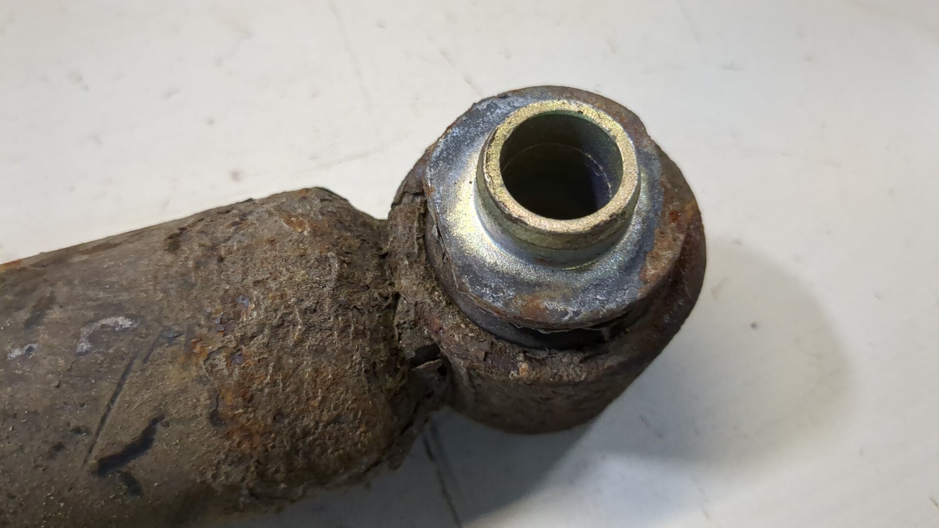 Амортизатор задний (стойка)