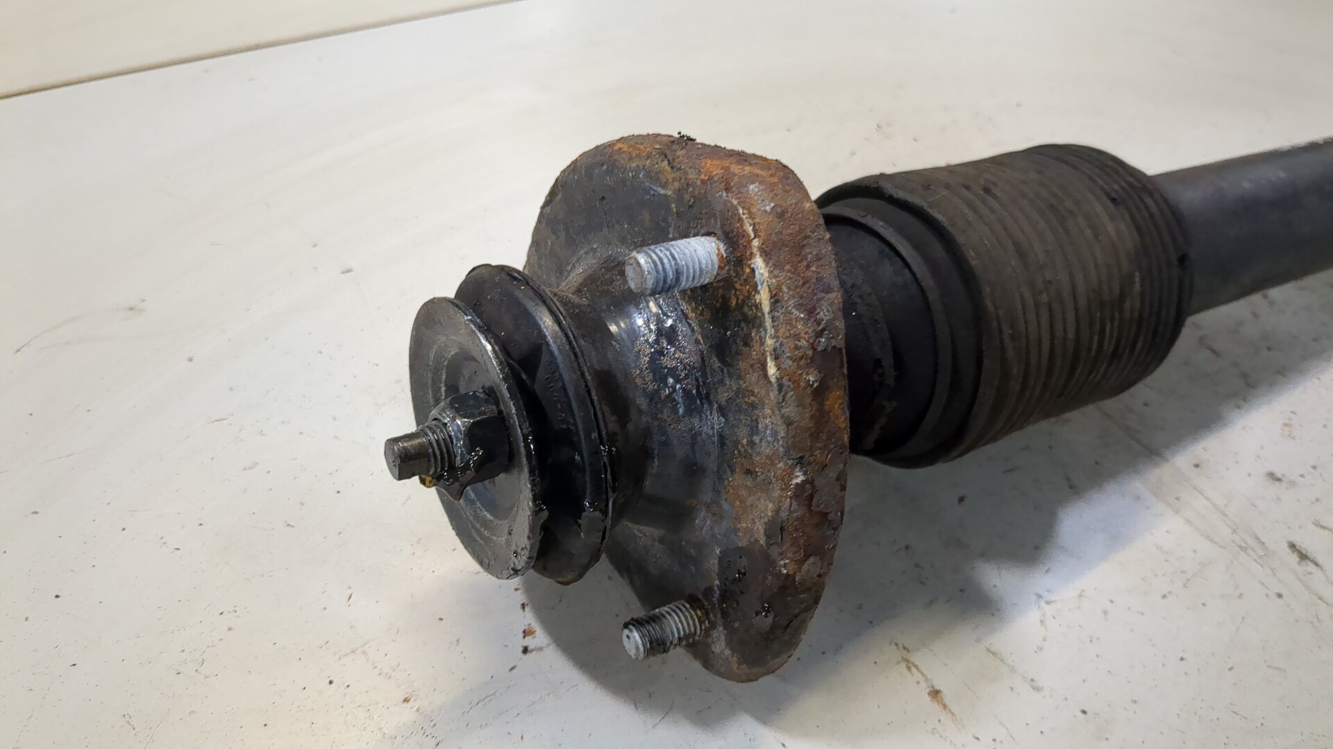 Амортизатор задний (стойка)