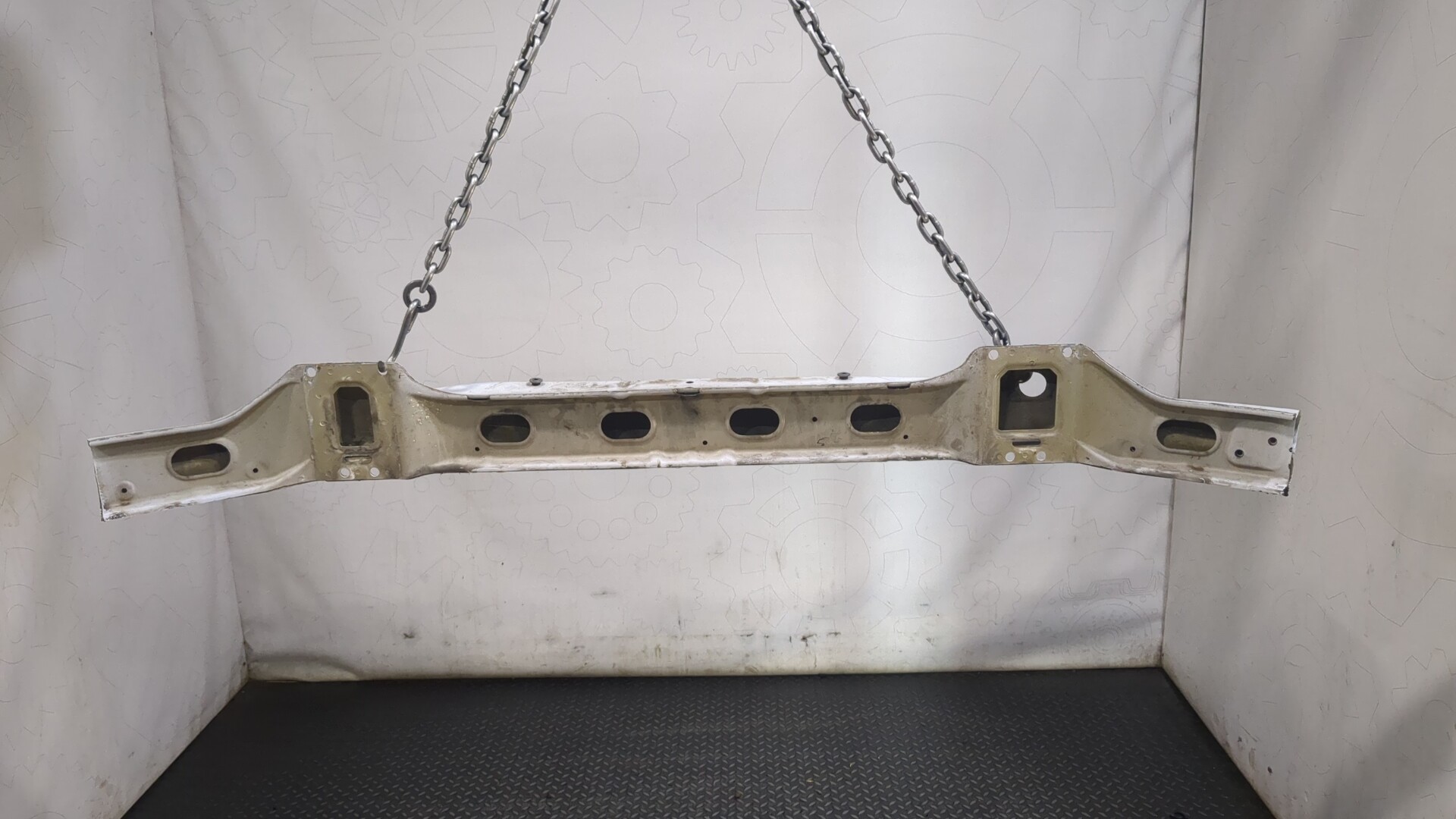 Усилитель переднего бампера