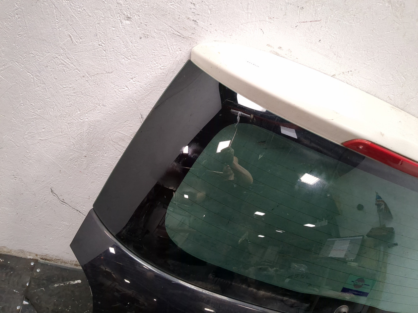 Дверь багажника