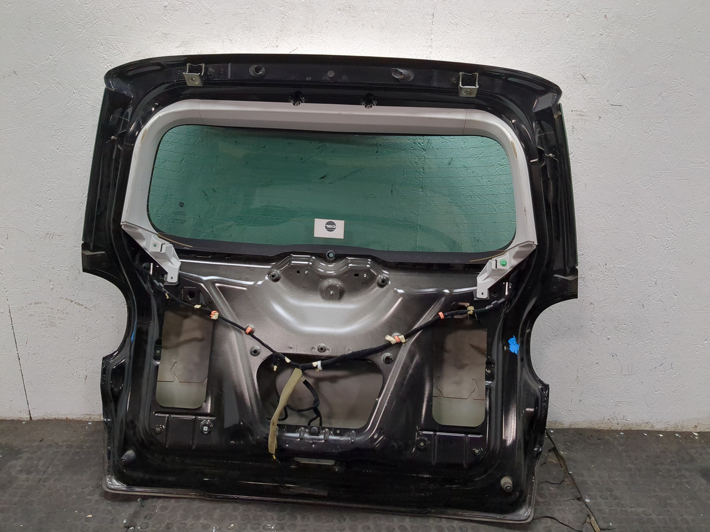 Дверь багажника