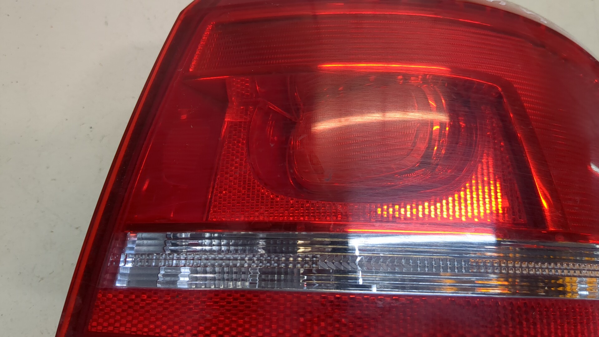 Фонарь задний правый