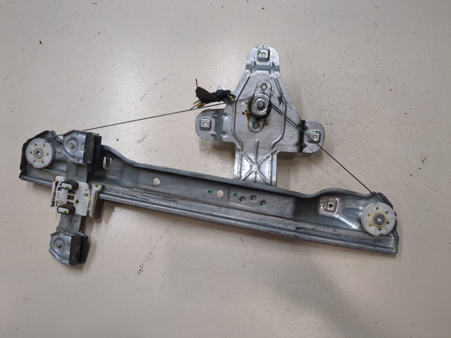 Стеклоподъемник электр. задний левый