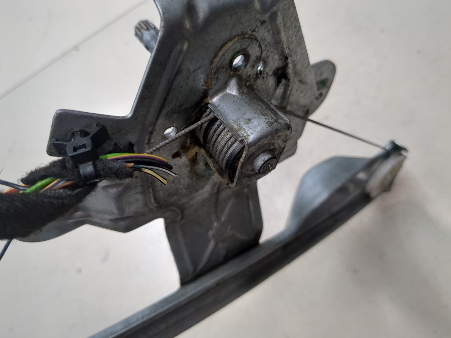 Стеклоподъемник электр. задний левый