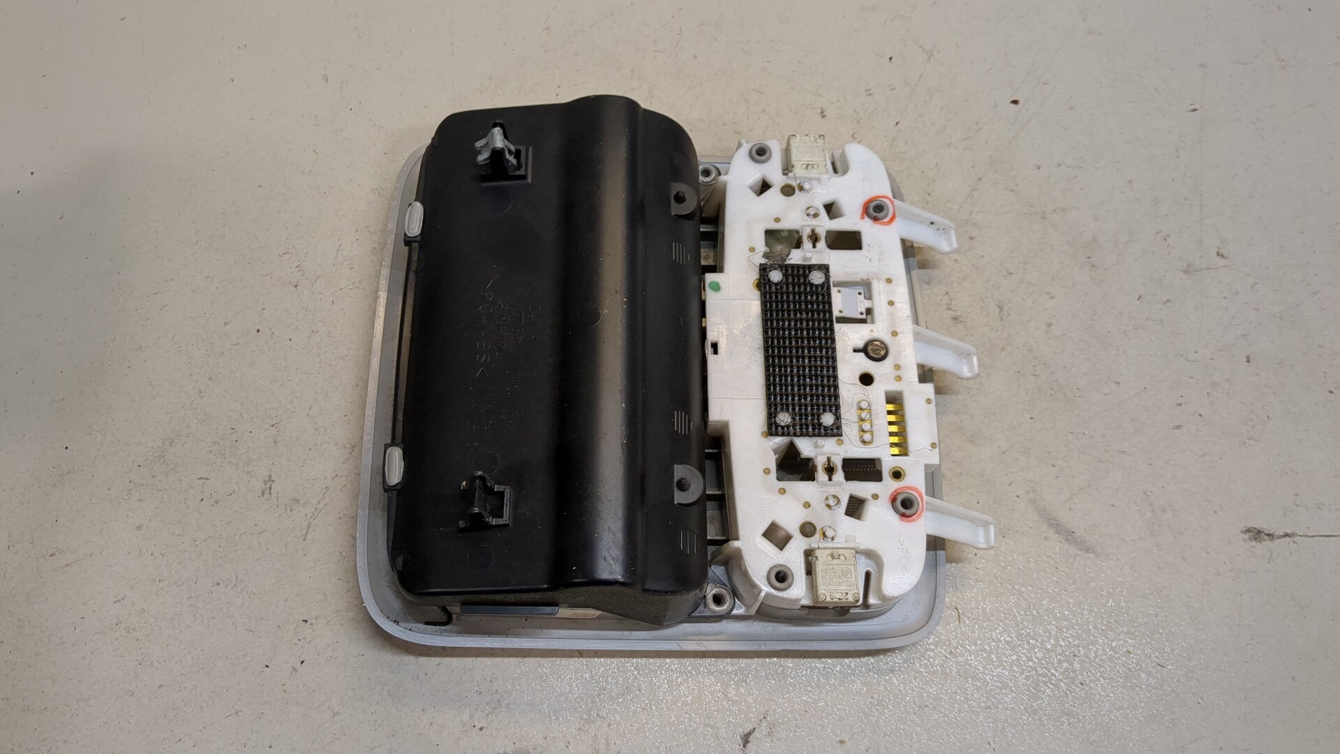 Плафон салонный