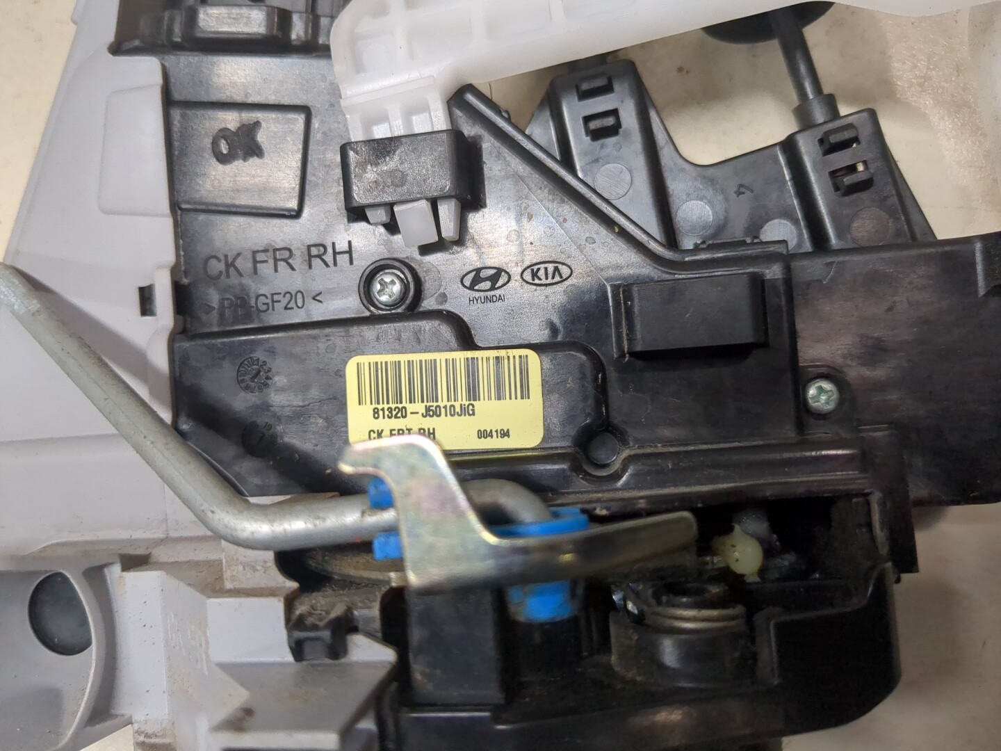 Замок двери передней правой