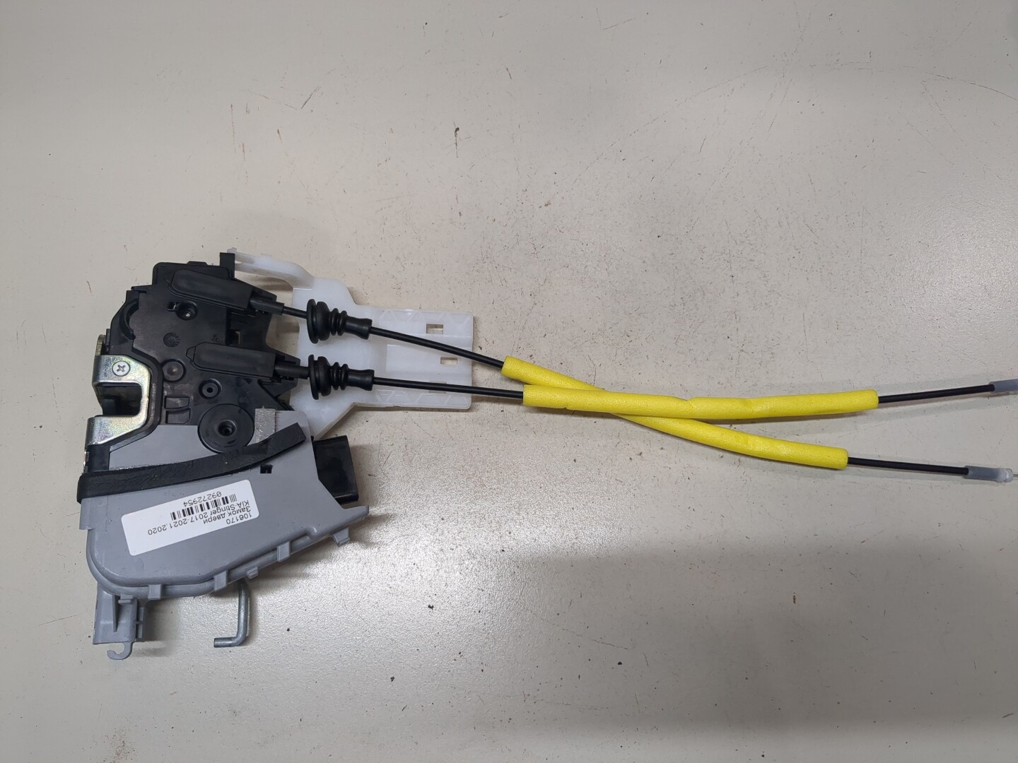 Замок двери передней правой