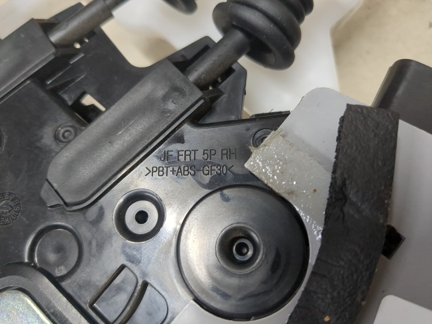 Замок двери передней правой