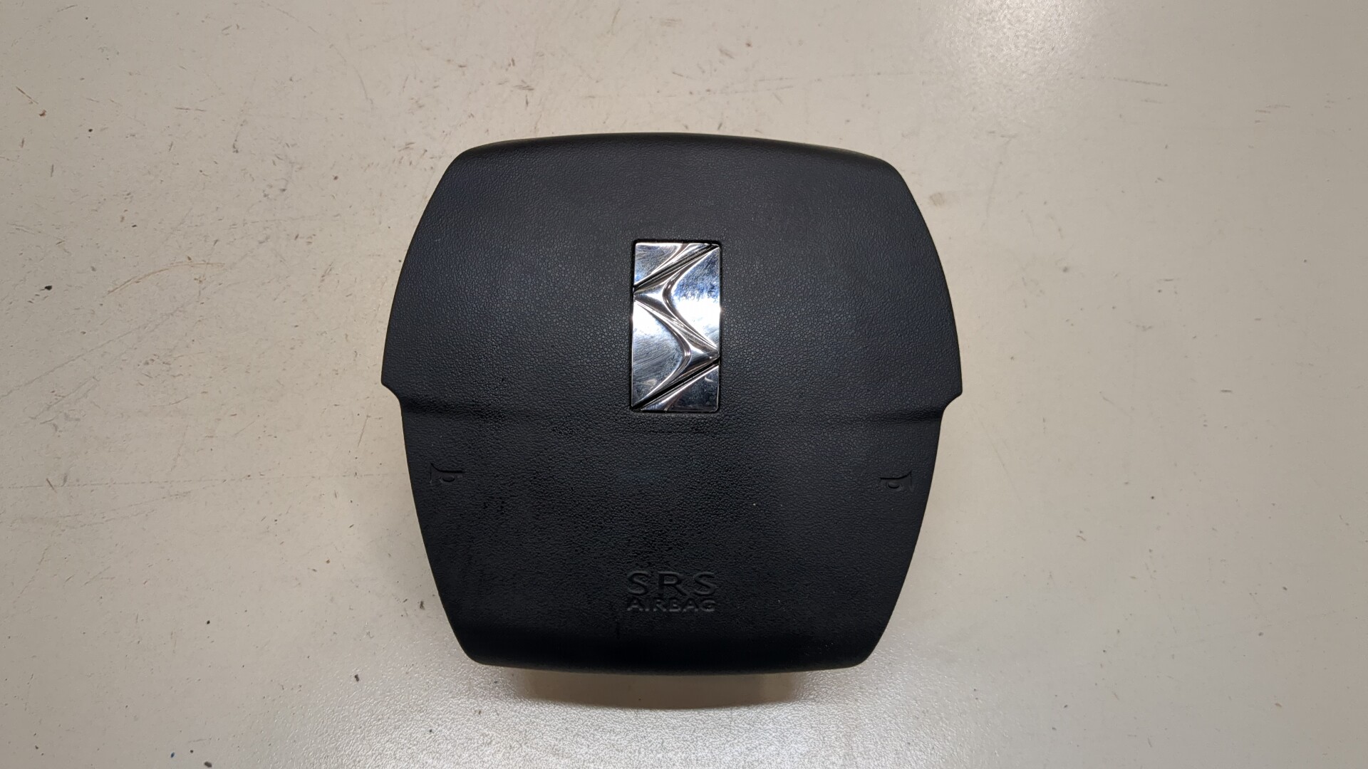 Подушка безопасности в рулевое колесо