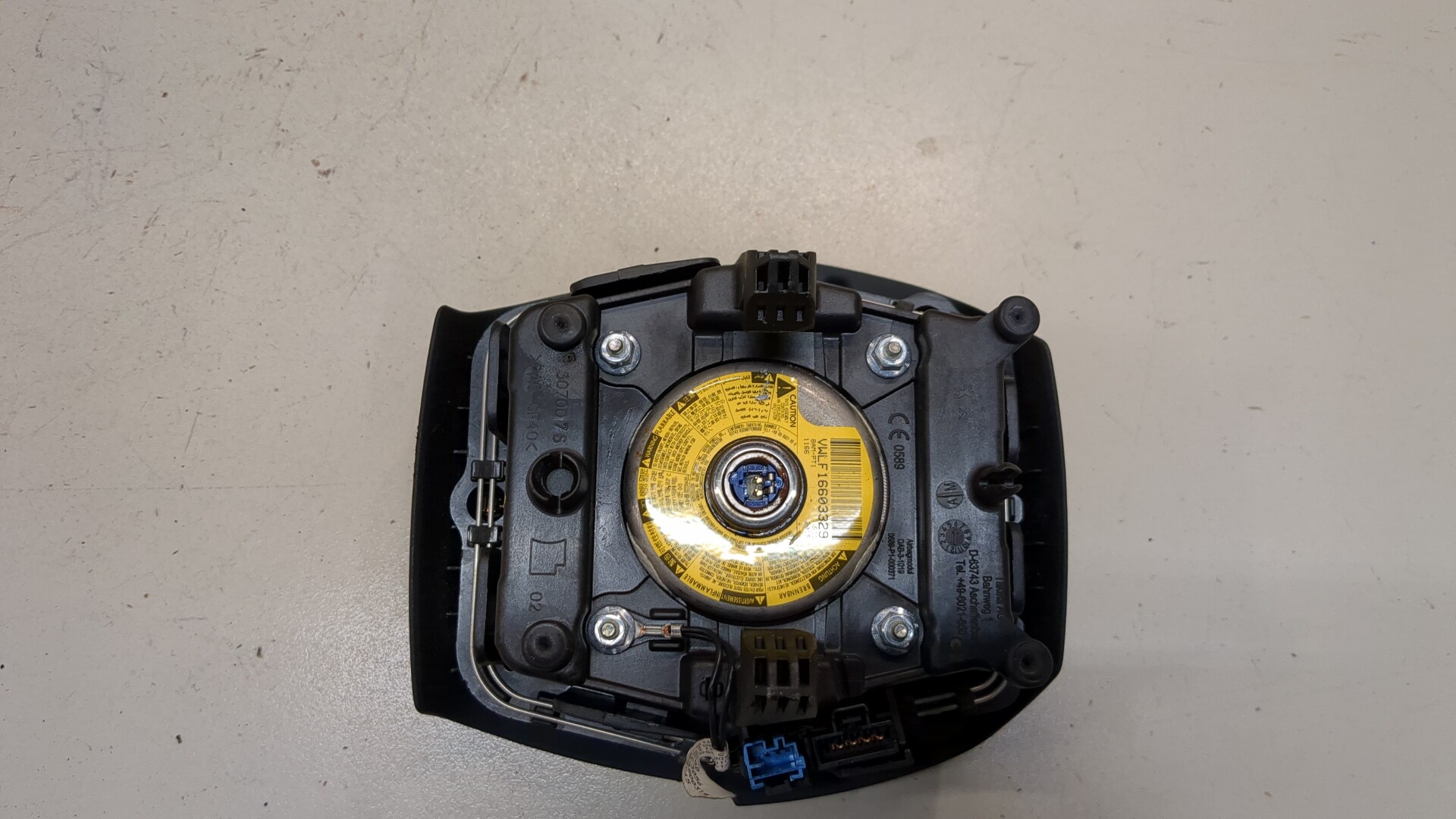 Подушка безопасности в рулевое колесо