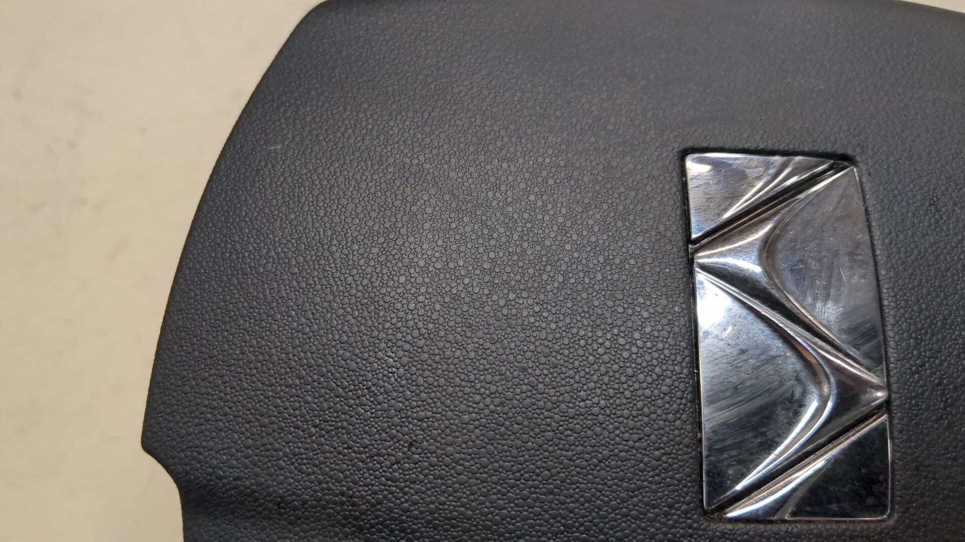 Подушка безопасности в рулевое колесо