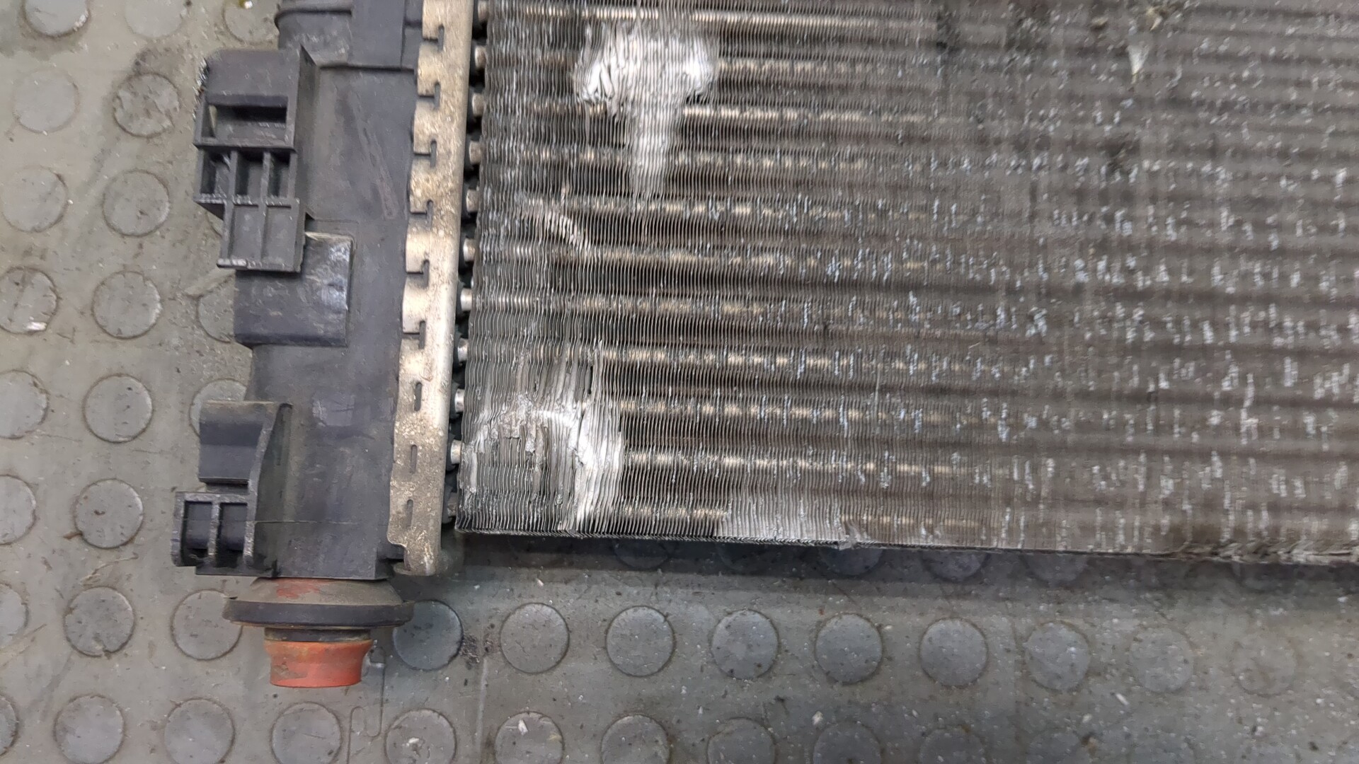 Радиатор охлаждения двигателя основной