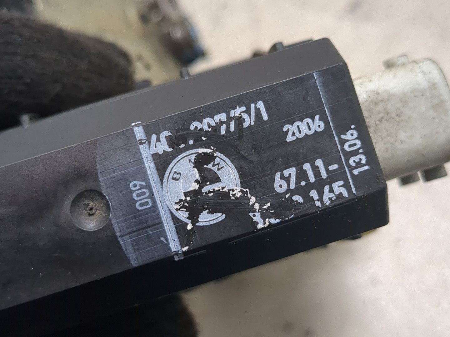 Замок двери передней левой