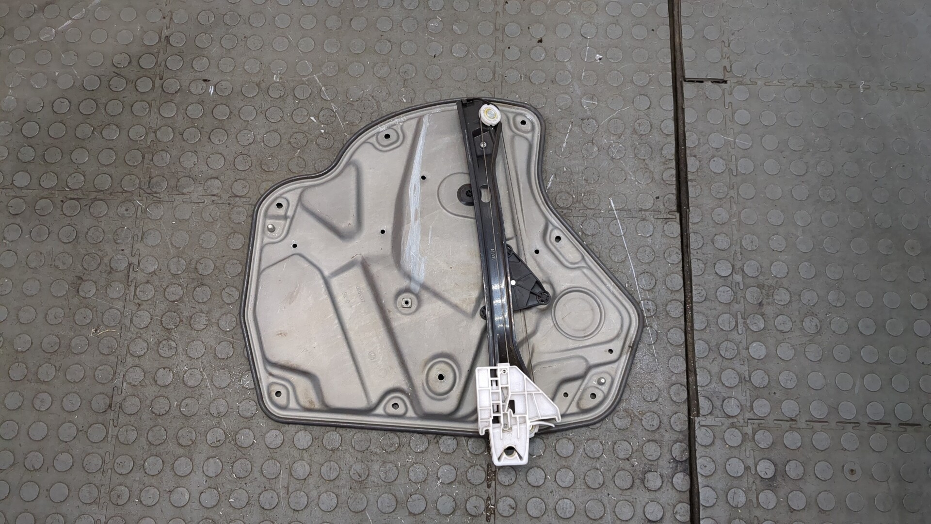 Стеклоподъемник электр. задний левый