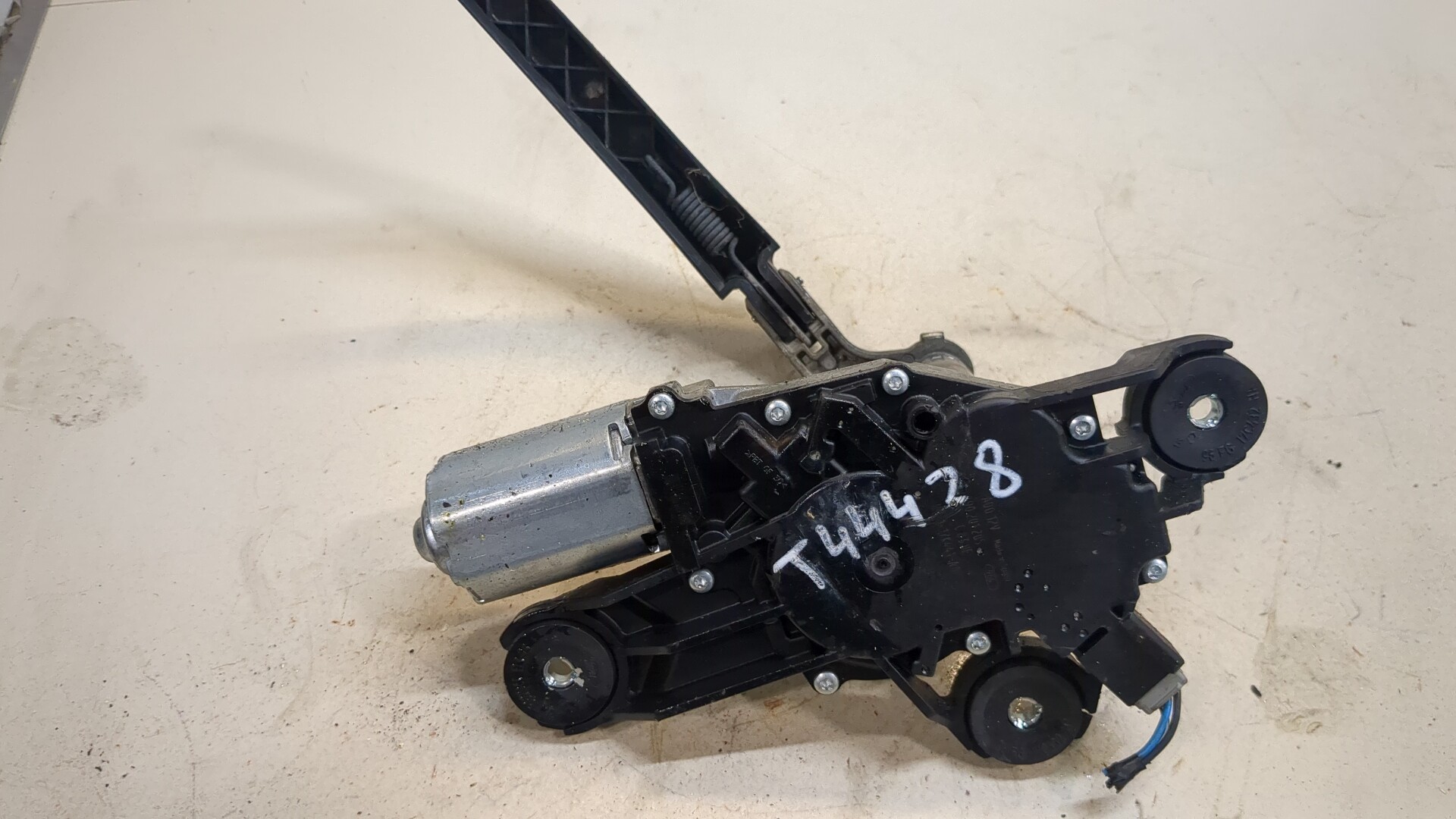 Моторчик стеклоочистителя задний