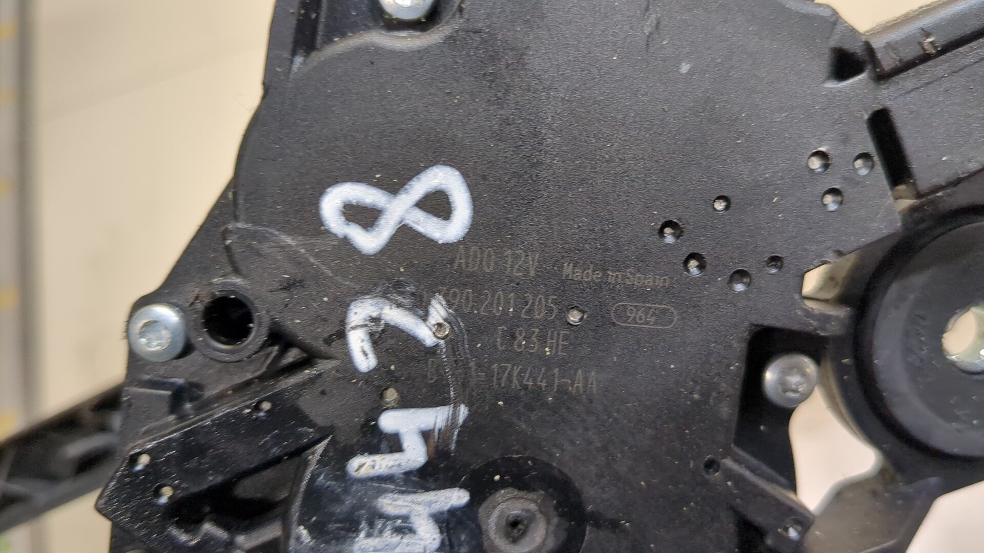 Моторчик стеклоочистителя задний