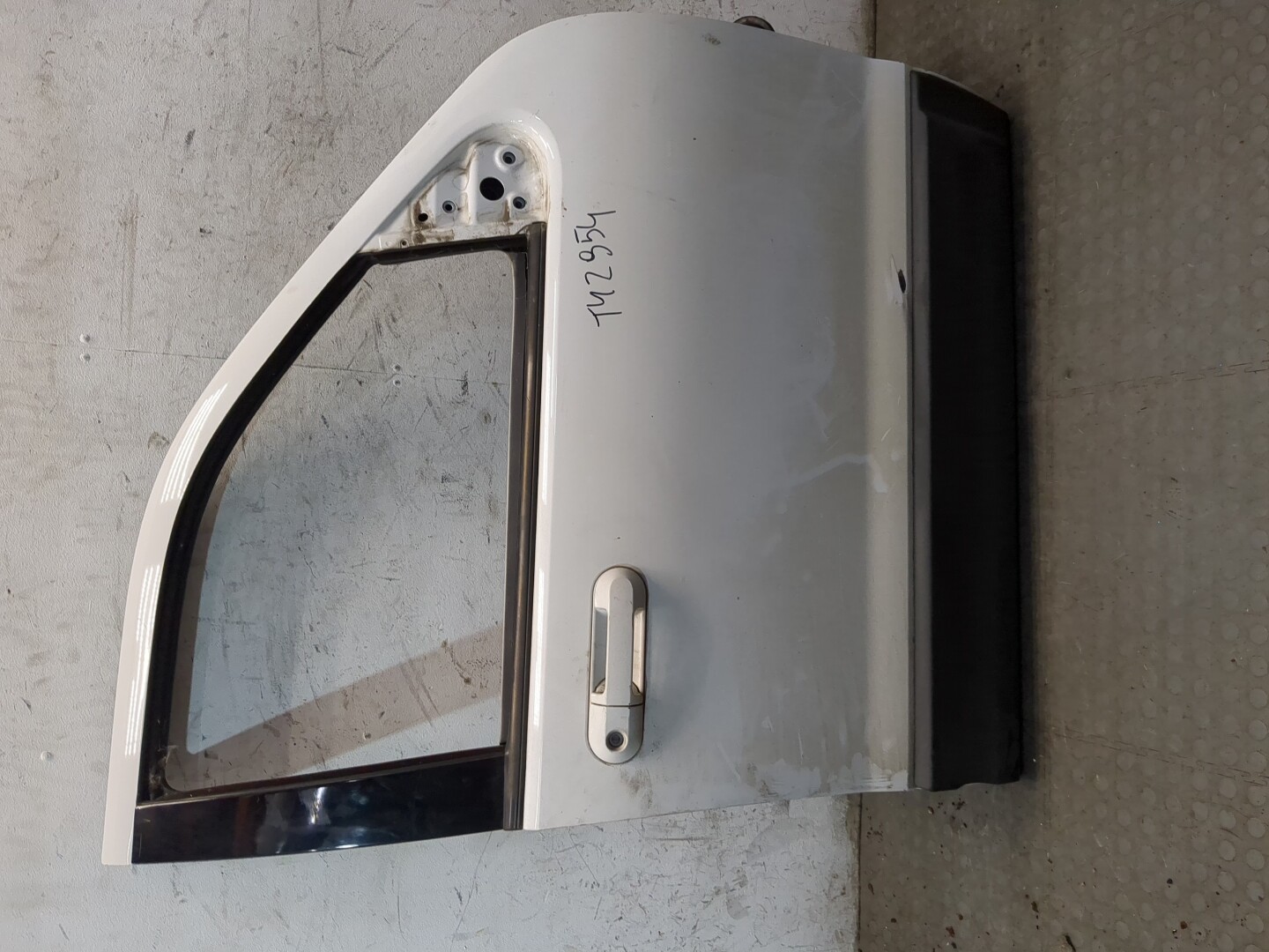 Дверь передняя правая