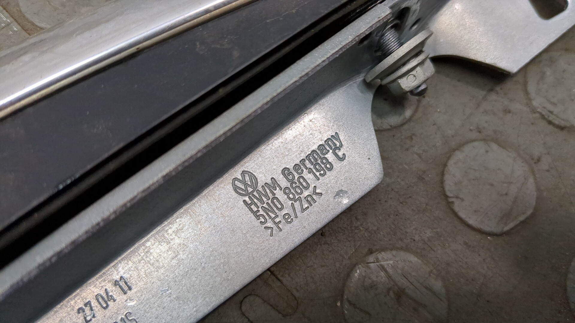 Рейлинг (релинг) правый (планка на крышу)