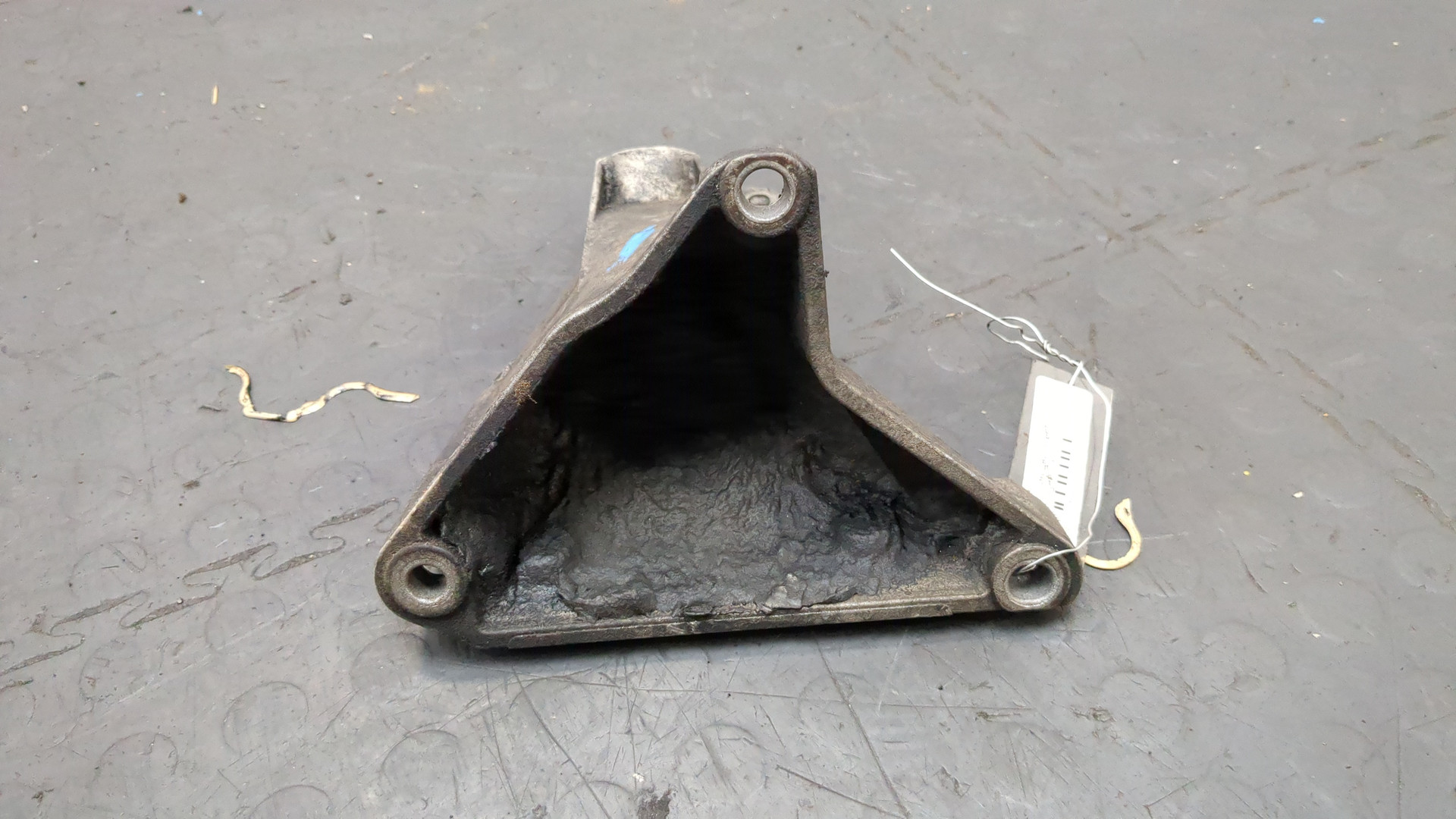 Кронштейн двигателя