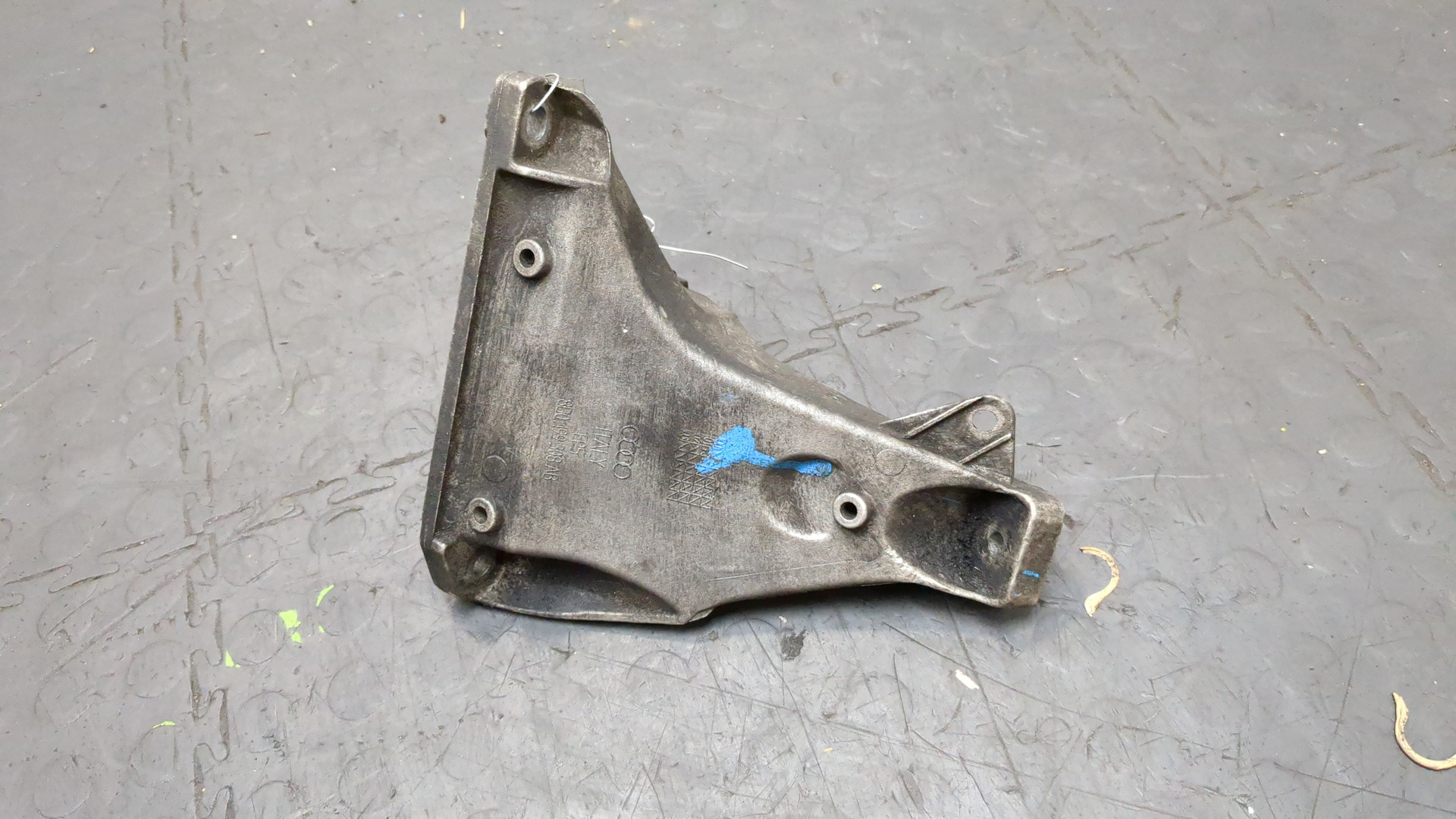 Кронштейн двигателя