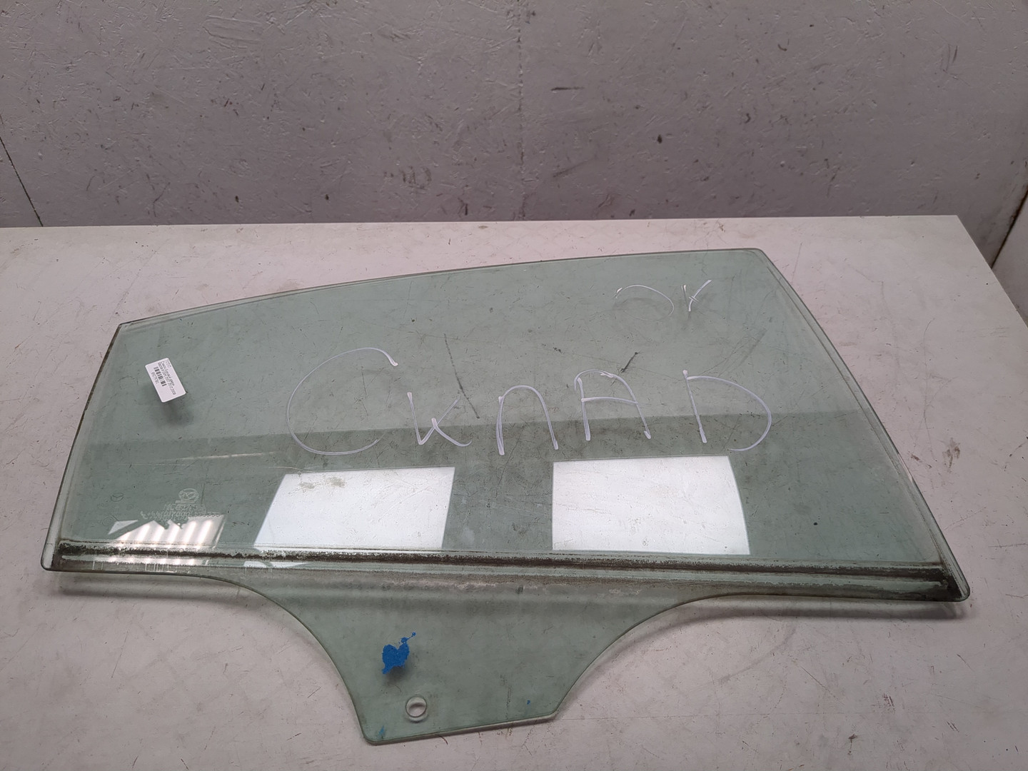 Стекло двери задней правой