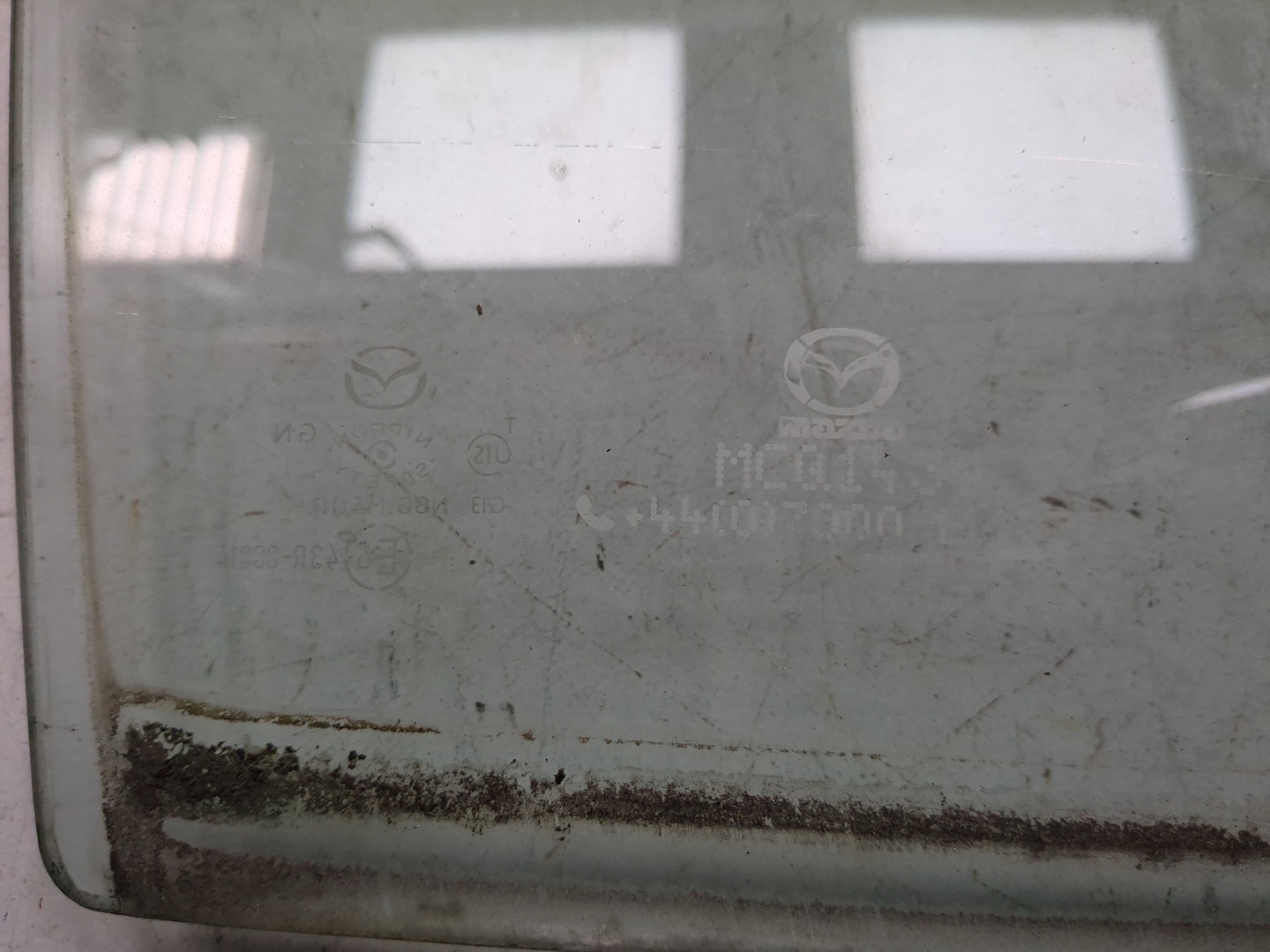 Стекло двери задней правой