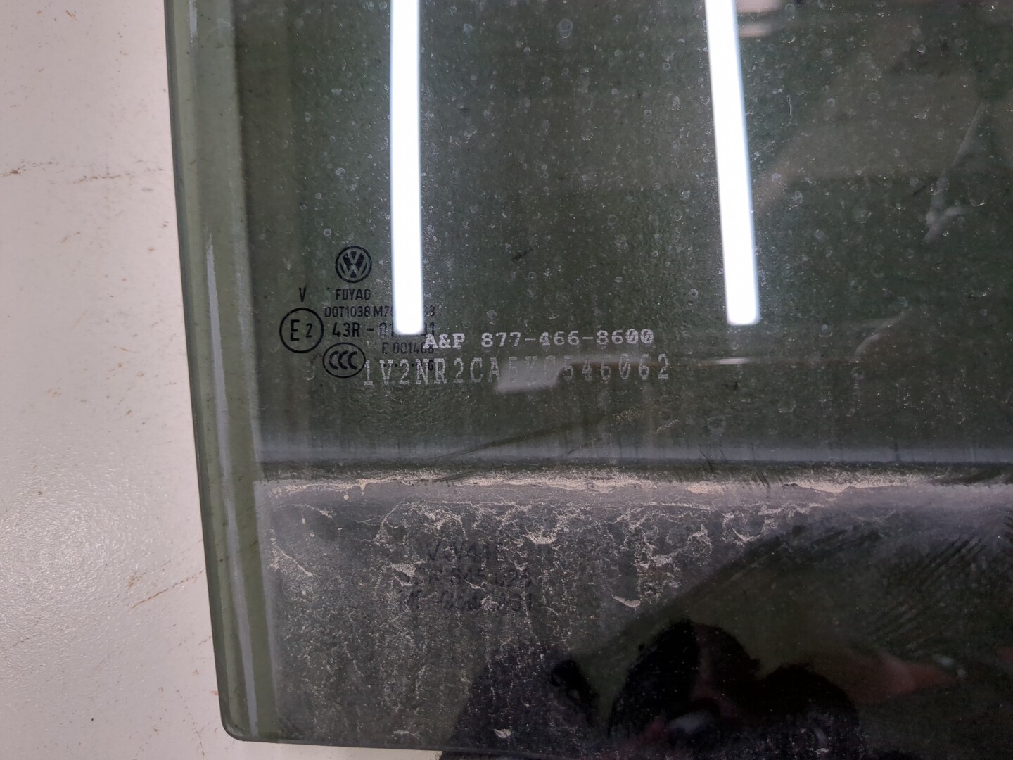 Стекло двери задней правой