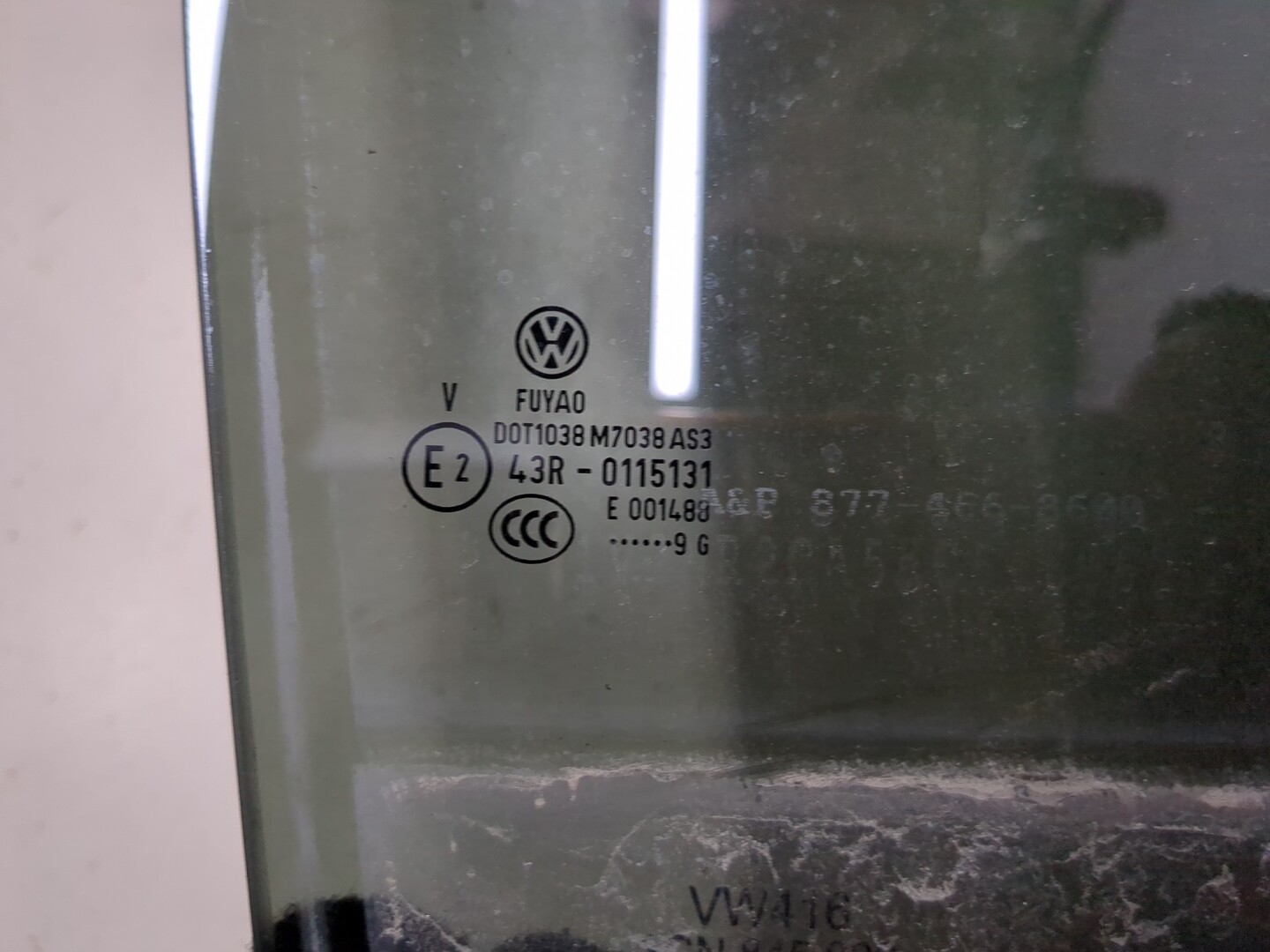 Стекло двери задней правой