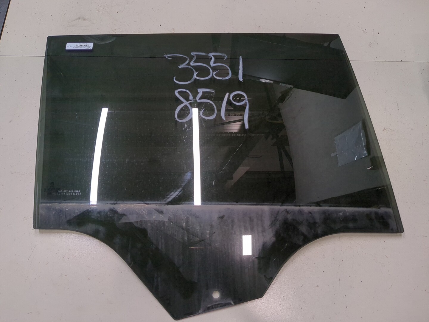 Стекло двери задней правой