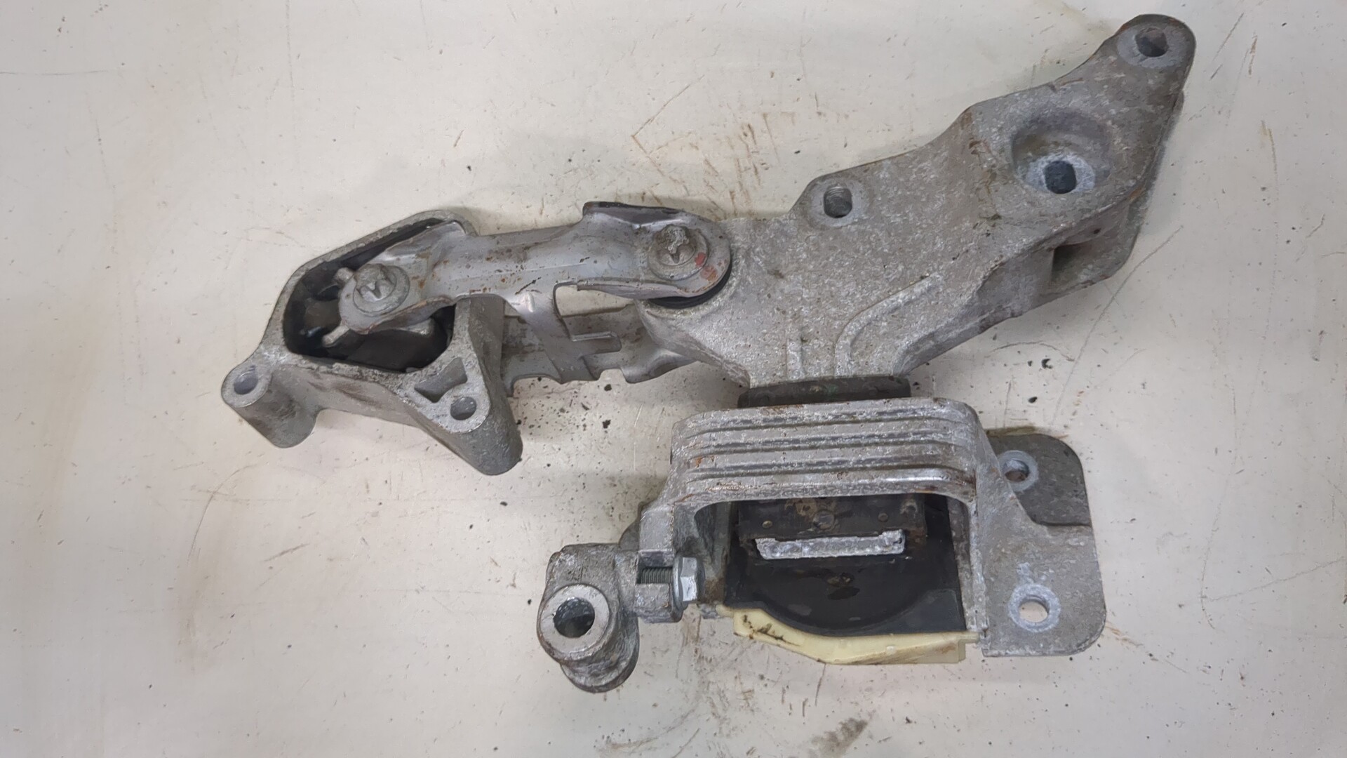 Опора двигателя