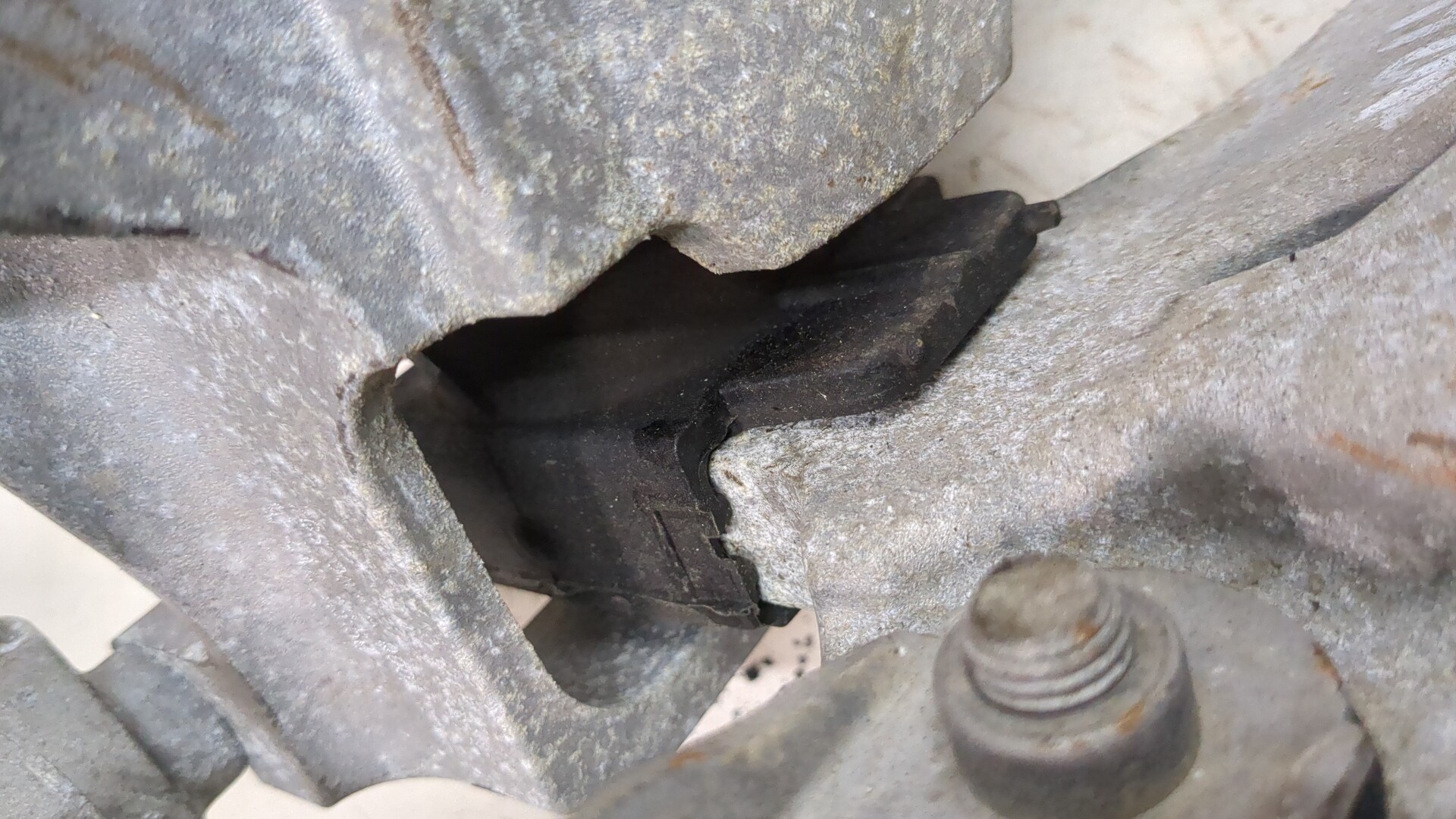 Опора двигателя