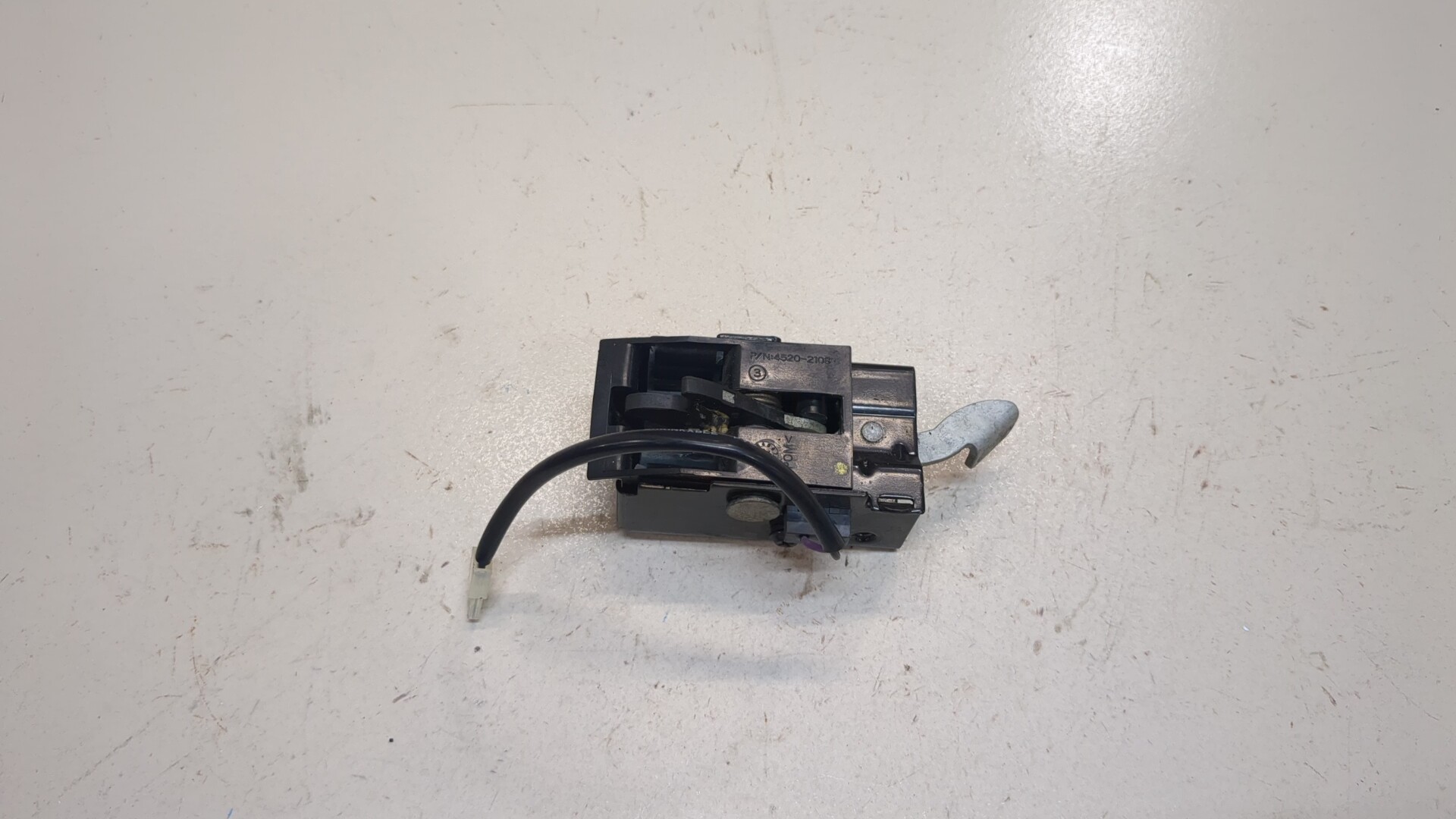 Замок бокового стекла