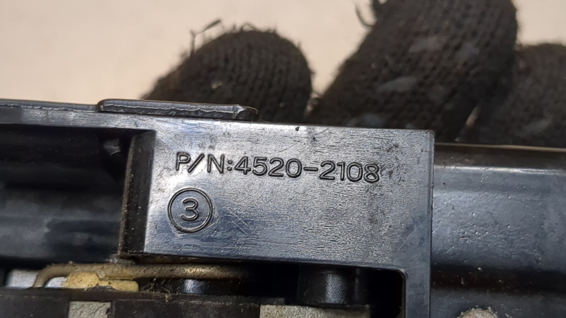 Замок бокового стекла