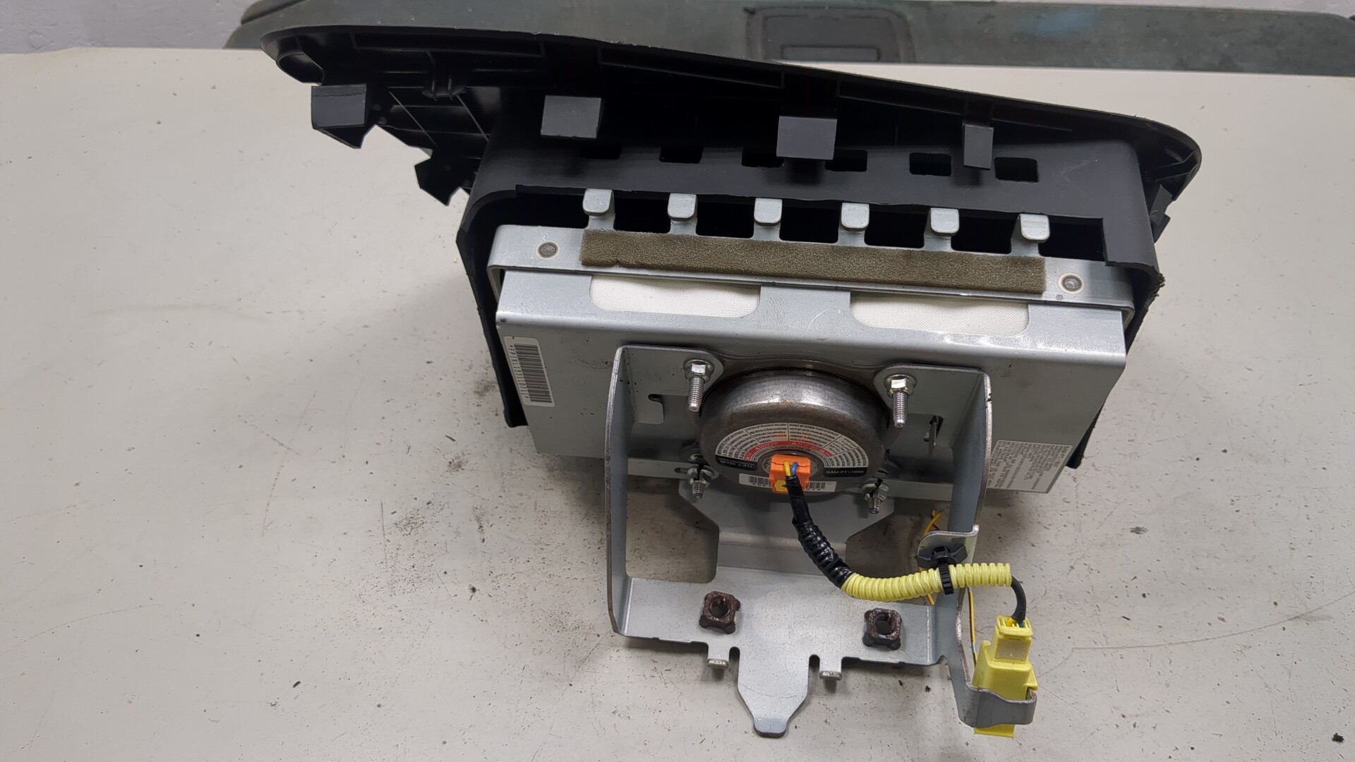 Подушка безопасности пассажирская (в торпедо)