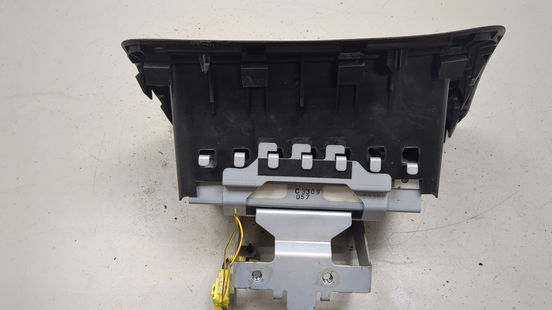 Подушка безопасности пассажирская (в торпедо)