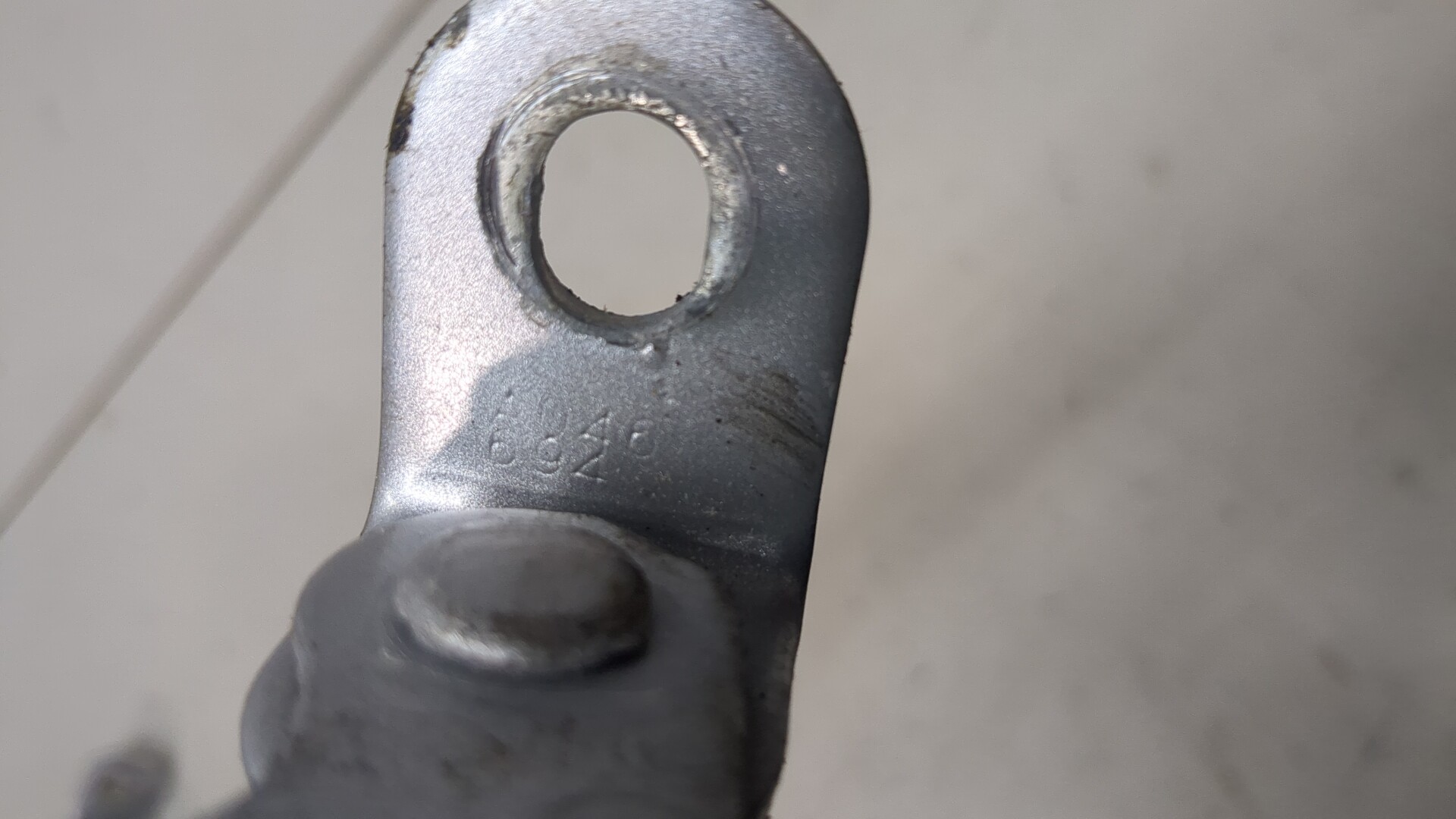 Петля двери