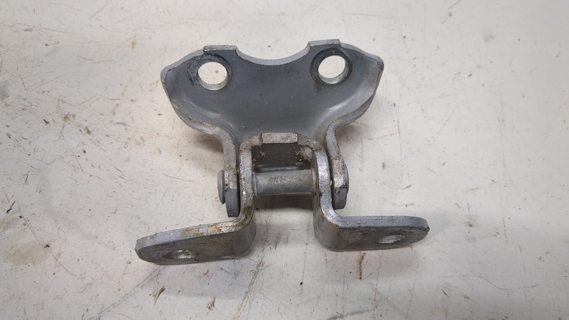 Петля двери