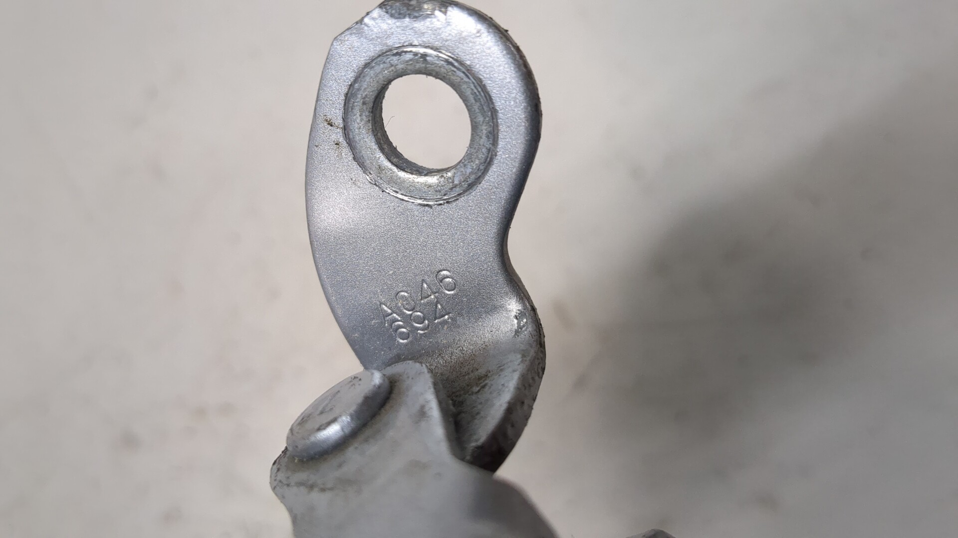 Петля двери