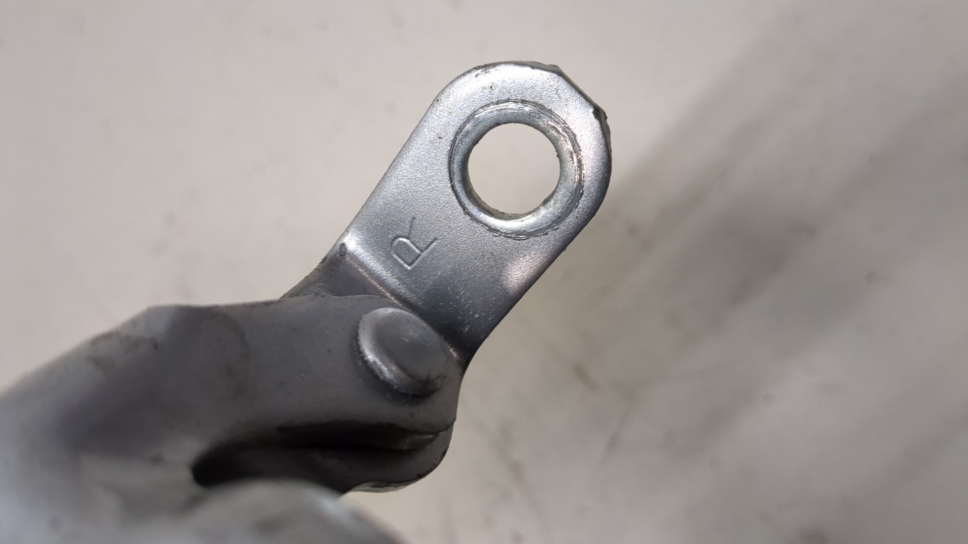 Петля двери