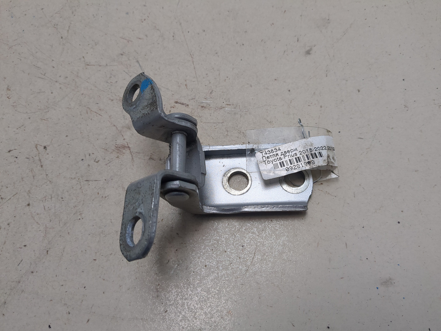 Петля двери