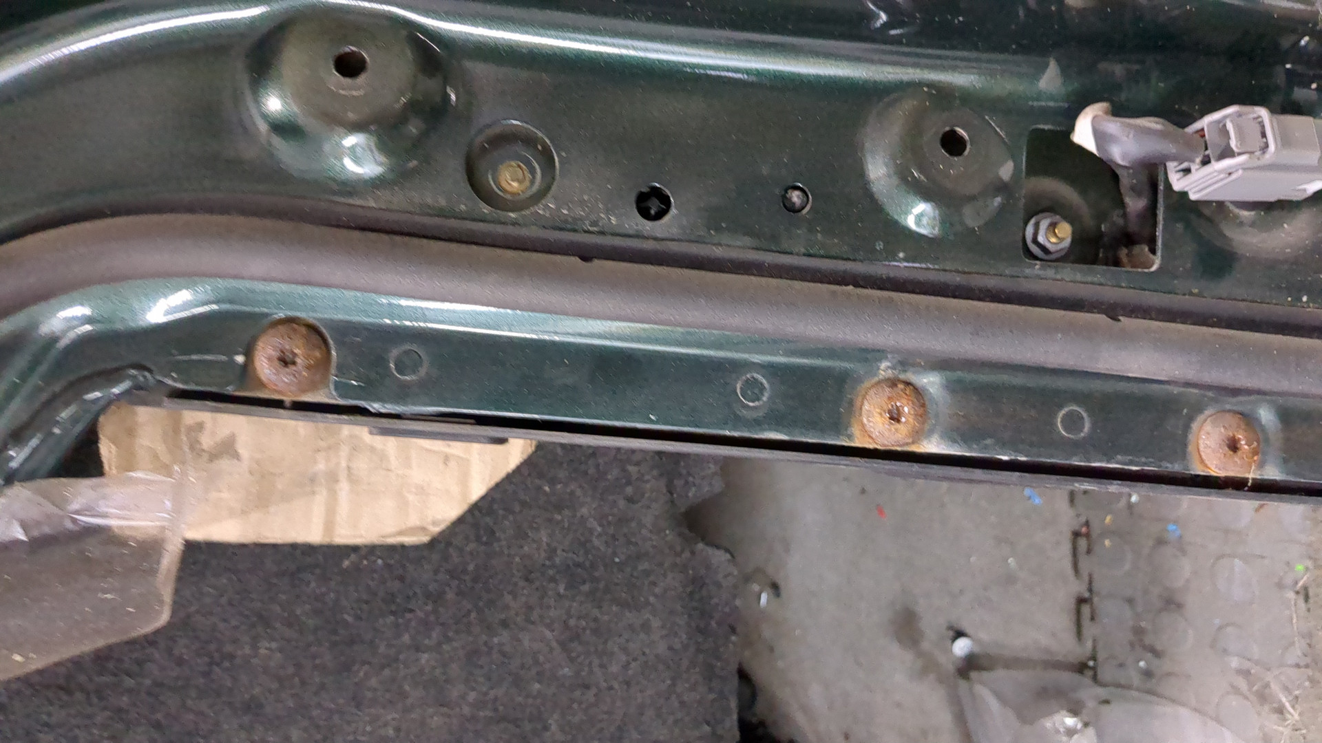 Дверь багажника