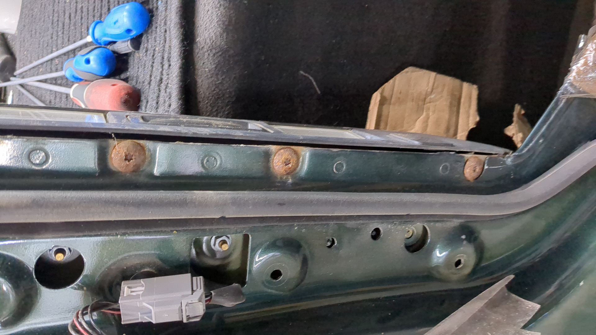 Дверь багажника