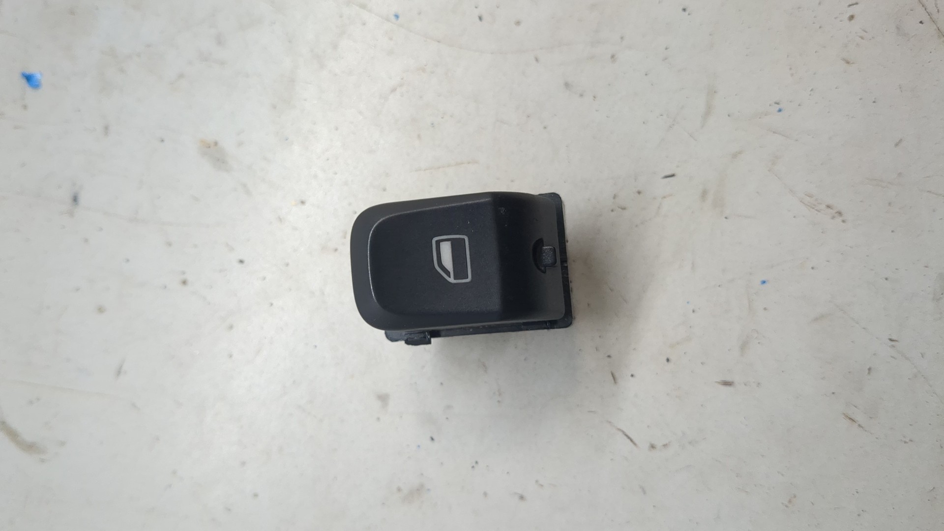 Кнопка стеклоподъемника