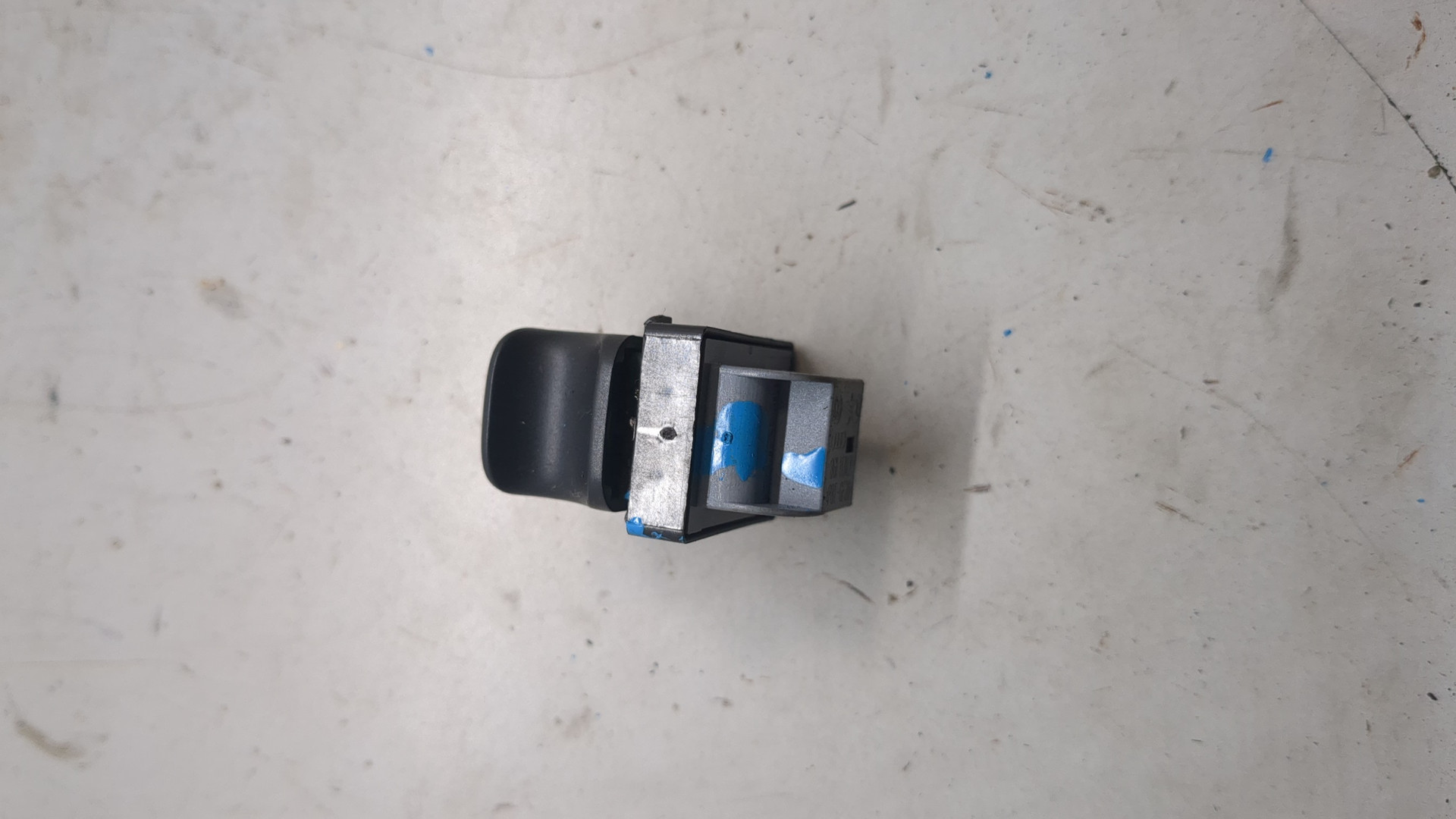 Кнопка стеклоподъемника