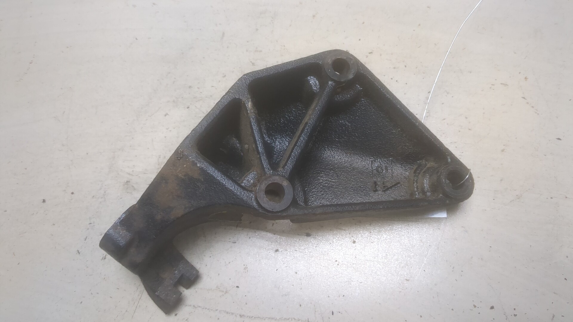 Кронштейн двигателя