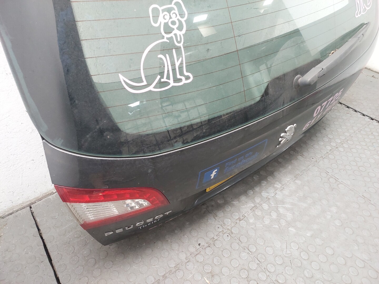 Дверь багажника