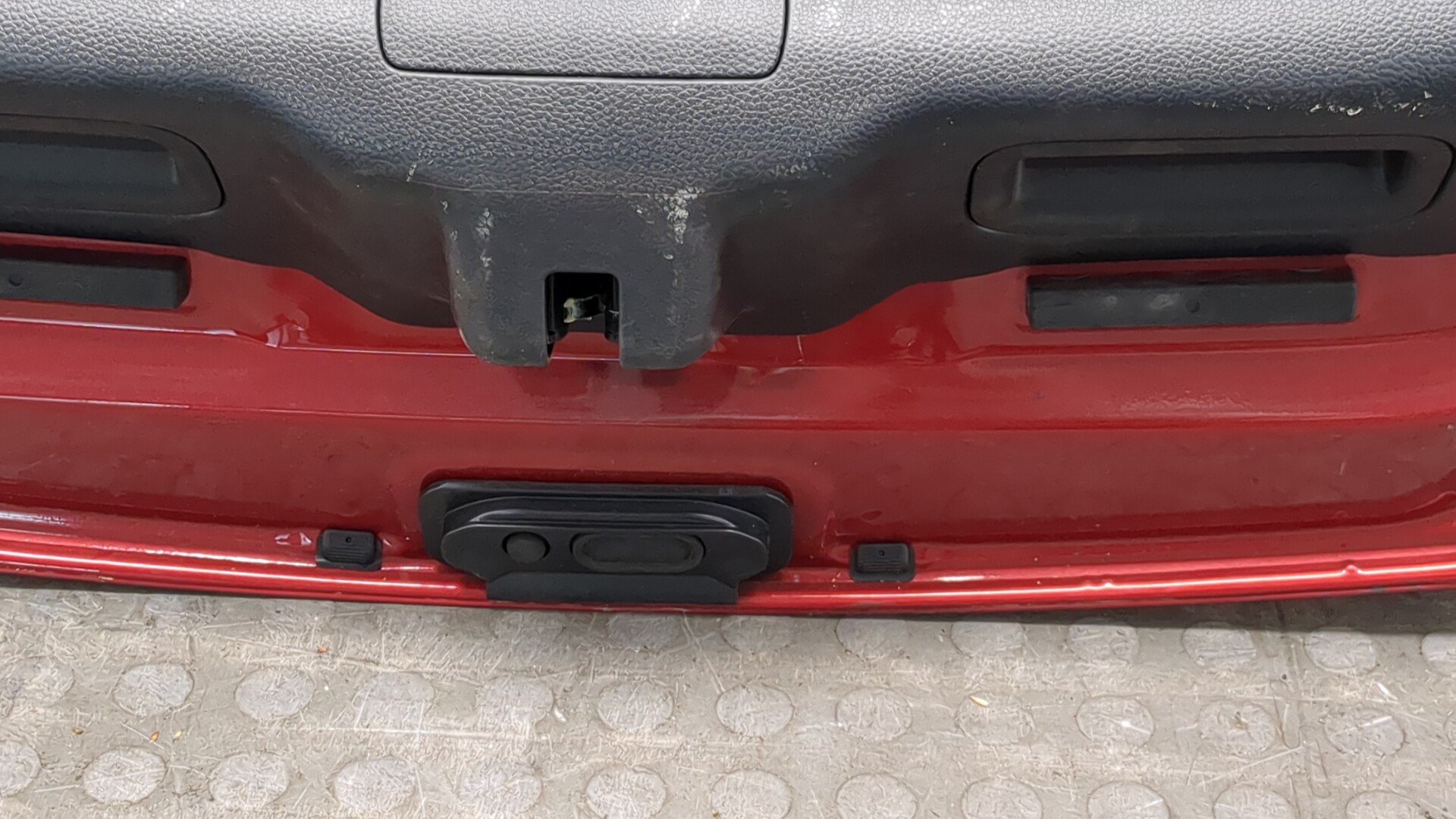 Дверь багажника