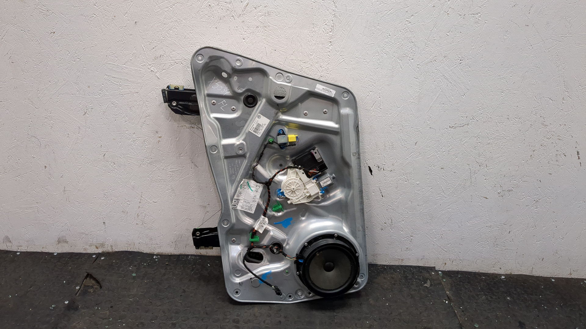 Стеклоподъемник электр. передний правый