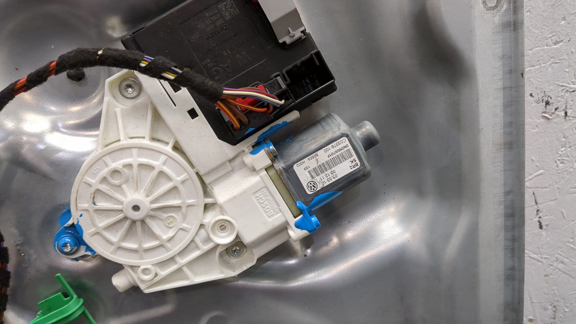 Стеклоподъемник электр. передний правый